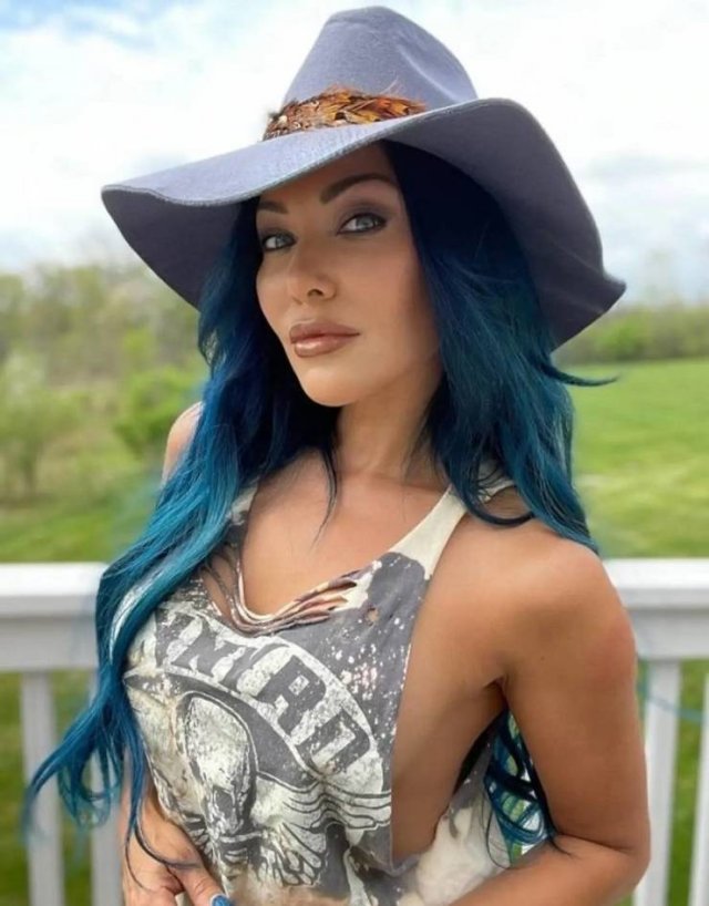 Girls With Dyed Hairs (45 pics)