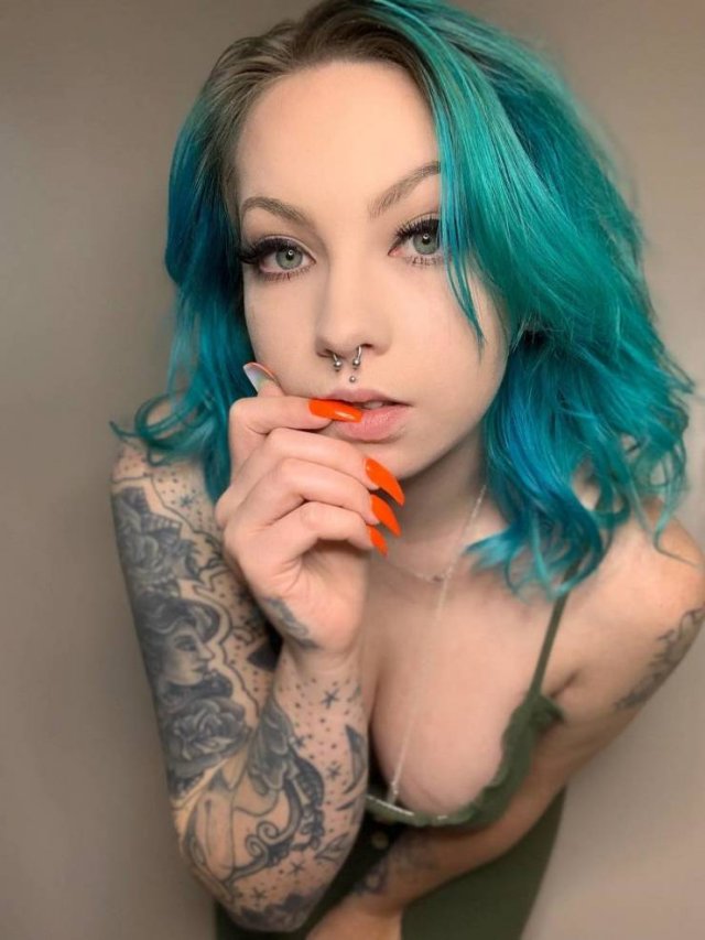 Girls With Dyed Hairs (45 pics)
