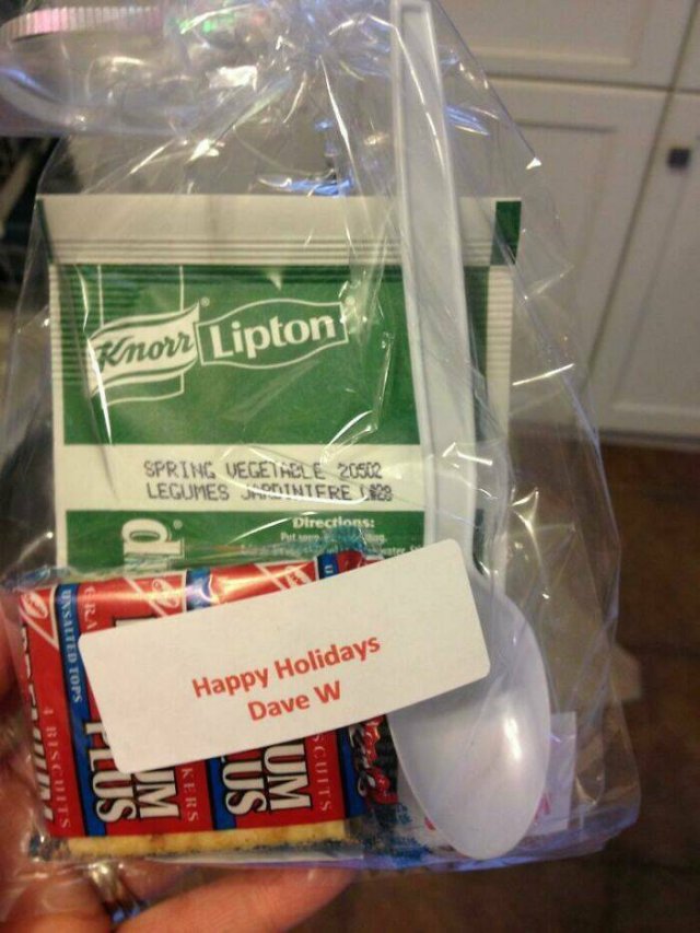 Odd Christmas Bonuses (30 pics)