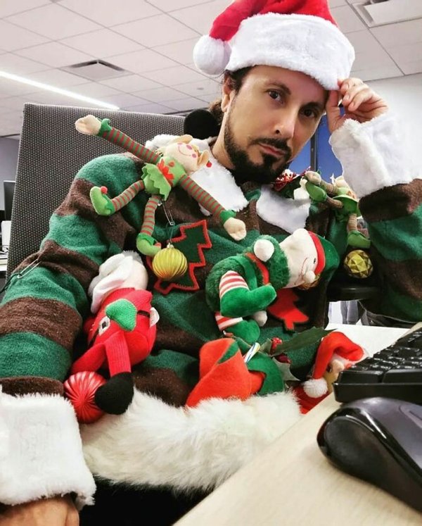 Strange Christmas Sweaters (30 pics)