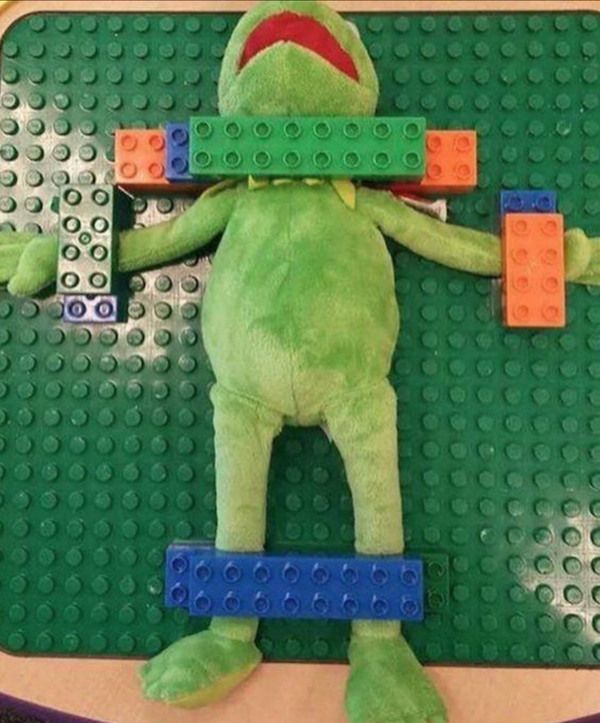 What Is Going On Here? (24 pics)