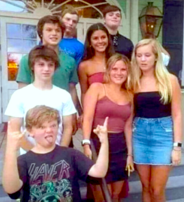What Is Going On Here? (24 pics)
