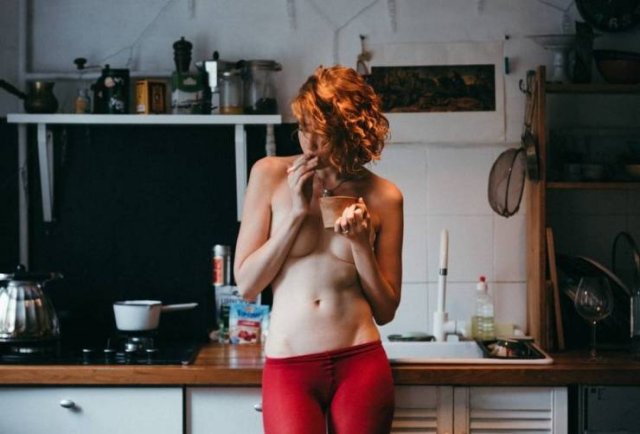 Girls With Handbras (47 pics)