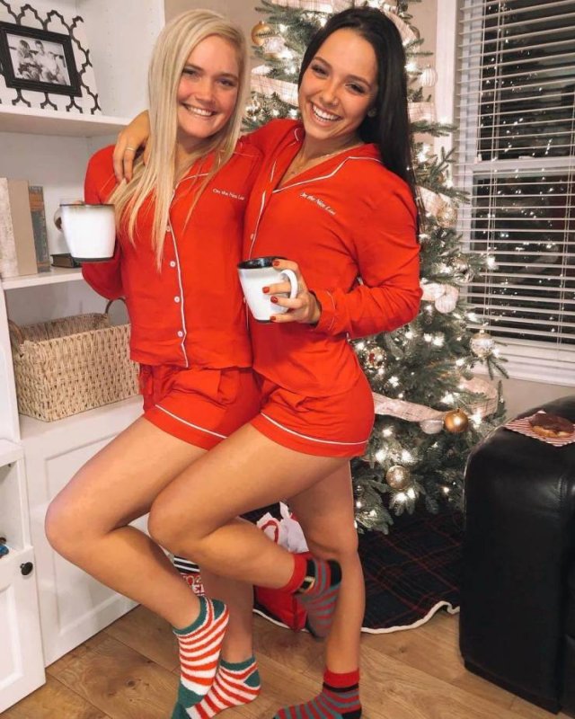 Christmas Girls (42 pics)