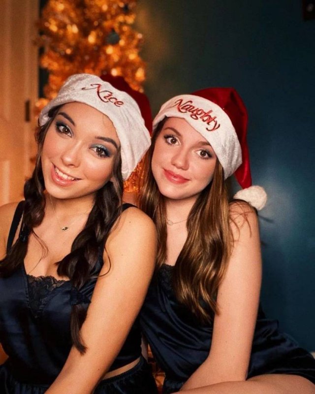 Christmas Girls (42 pics)