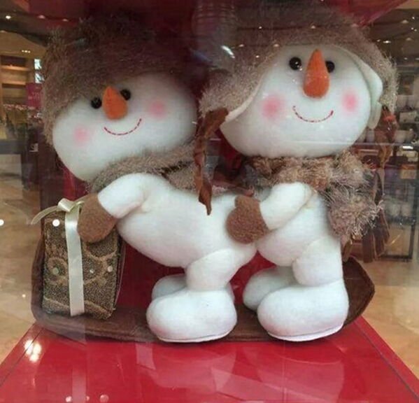 What Is Going On Here? (28 pics)