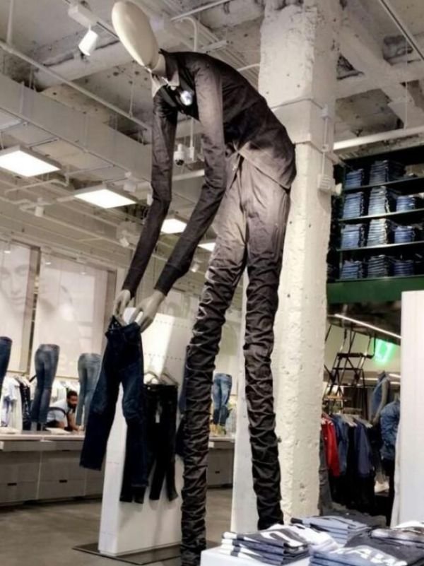 What Is Going On Here? (28 pics)