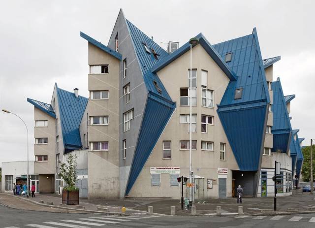 Unusual French Architecture (25 pics)