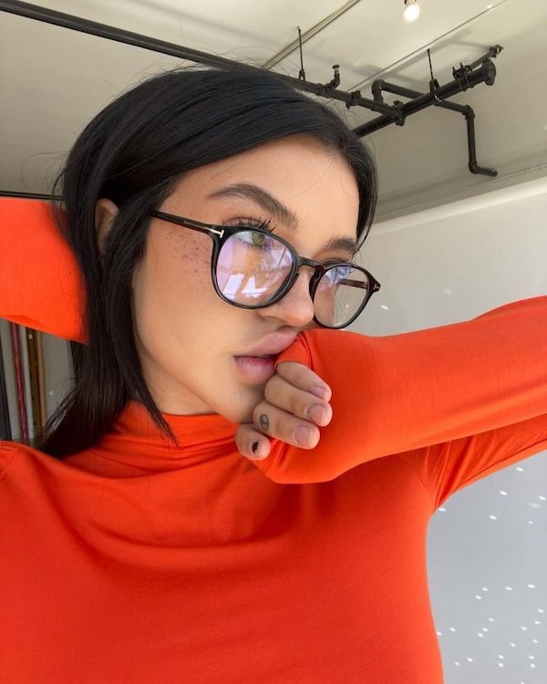 Girls In Glasses (34 pics)