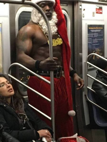 Strange And Funny People In The Subway (40 pics)