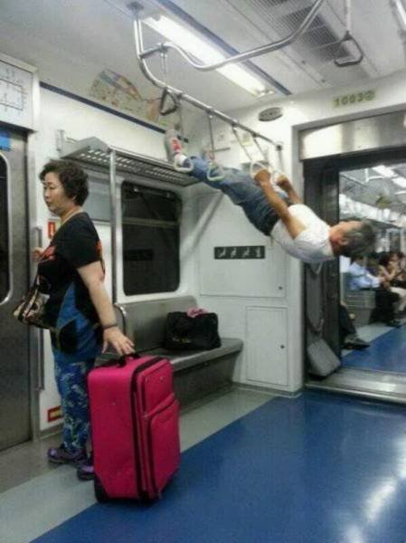 Strange And Funny People In The Subway (40 pics)