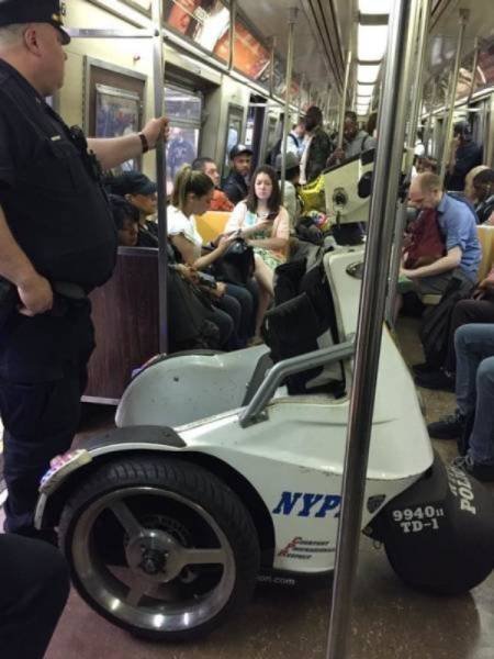 Strange And Funny People In The Subway (40 pics)