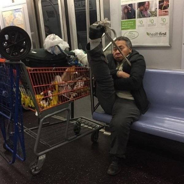 Strange And Funny People In The Subway (40 pics)