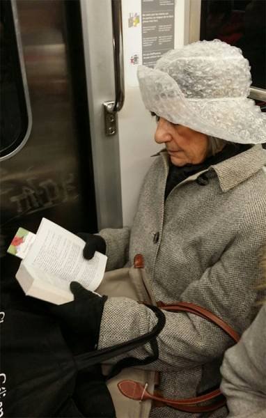 Strange And Funny People In The Subway (40 pics)