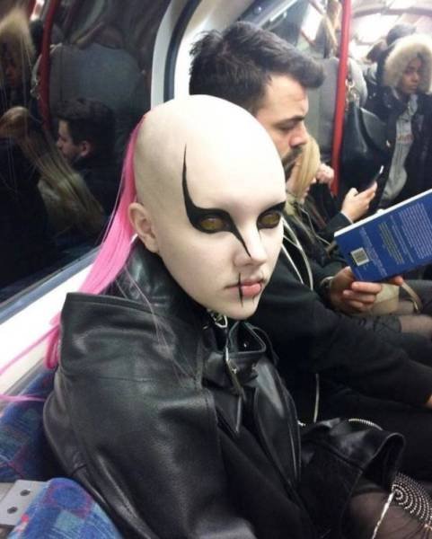 Strange And Funny People In The Subway (40 pics)