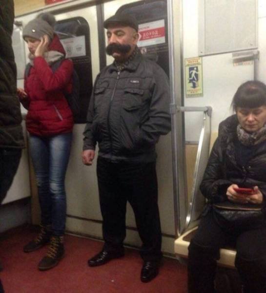 Strange And Funny People In The Subway (40 pics)