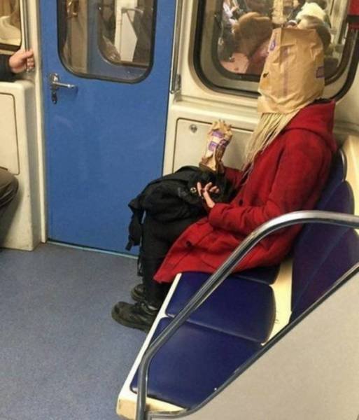 Strange And Funny People In The Subway (40 pics)