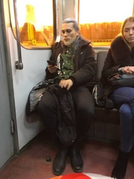 Strange And Funny People In The Subway (40 pics)