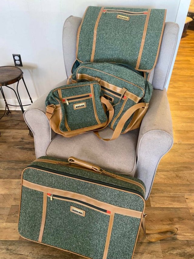 Unusual Finds In Thrift Shops (20 pics) Unusual Finds In Thrift Shops (20 pics)