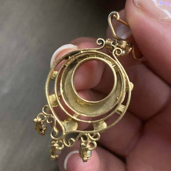 Unusual Finds In Thrift Shops (20 pics) Unusual Finds In Thrift Shops (20 pics)