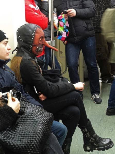 Strange People In The Subway (38 pics)