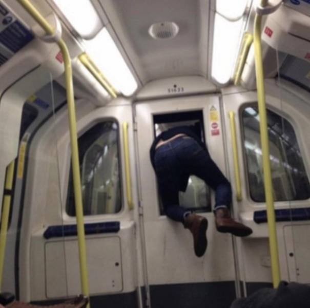 Strange People In The Subway (38 pics)