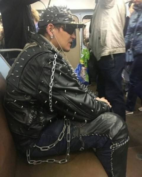 Strange People In The Subway (38 pics)