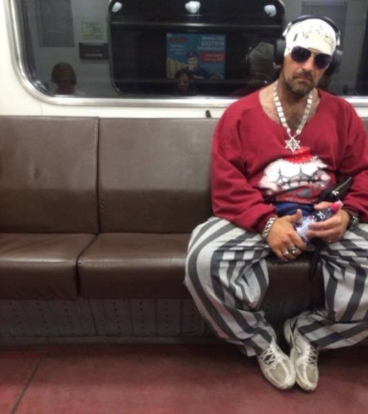 Strange People In The Subway (38 pics)