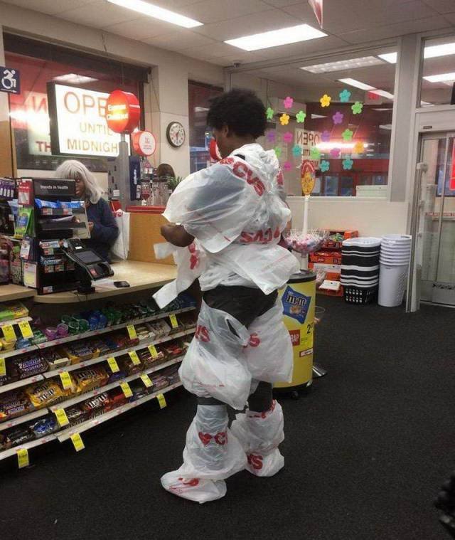What Is Going On Here? (58 pics)