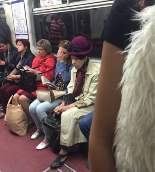 Strange People In The Subway (38 pics)