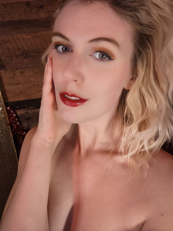Braless Girls (39 pics)