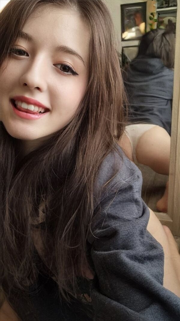 Selfie Girls (35 pics)