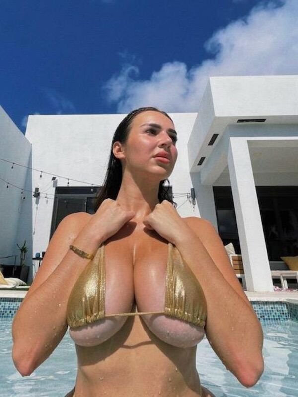 Hot Girls (28 pics)