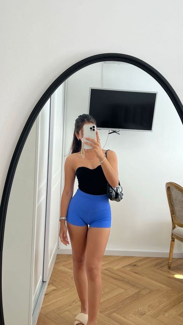 Selfie Girls (35 pics)