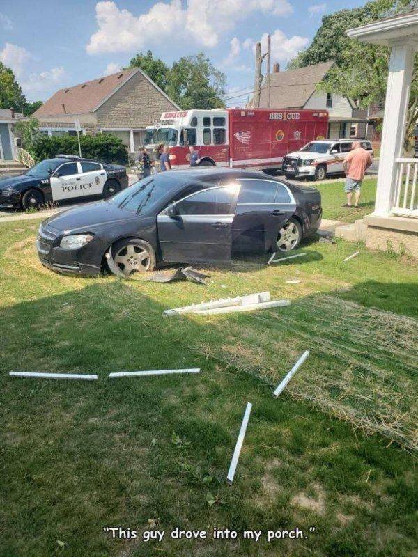 Odd Car Crashes (30 pics)