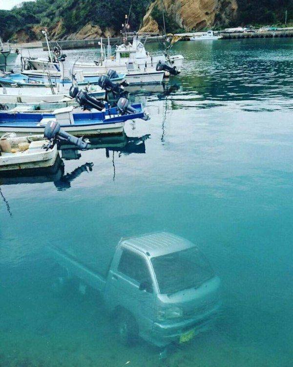 Odd Car Crashes (30 pics)