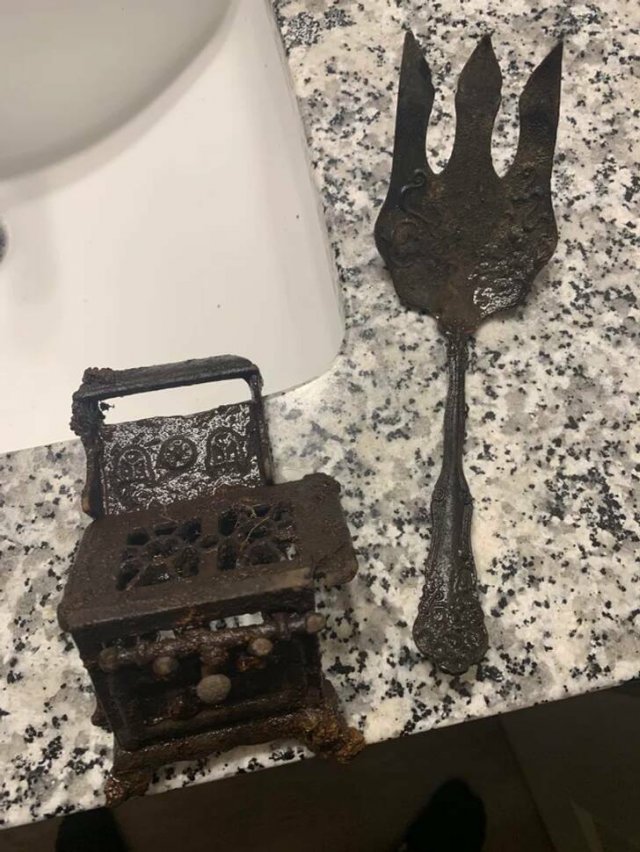 Cool Metal Detector Finds (20 pics)