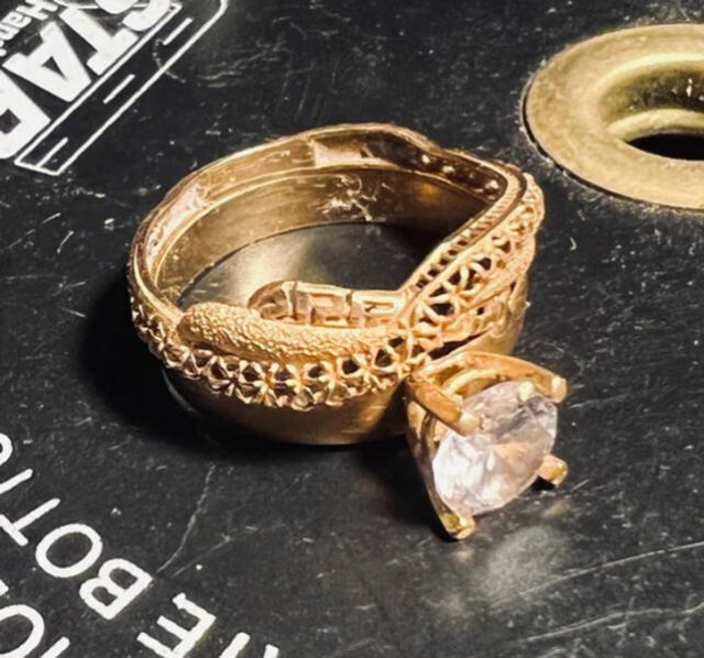Cool Metal Detector Finds (20 pics)
