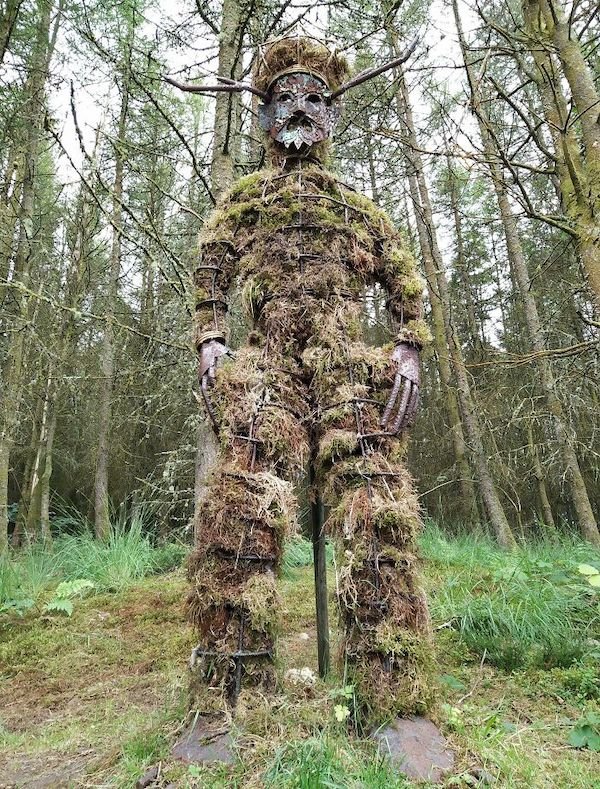 Unusual Finds In The Forest (30 pics)