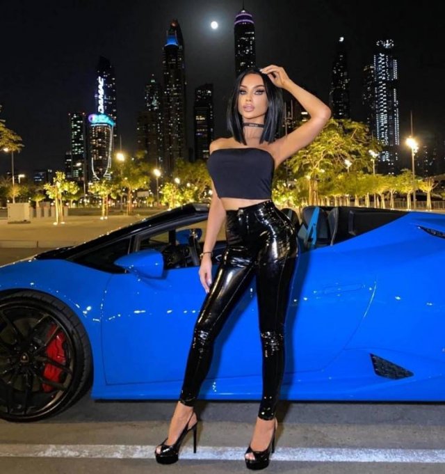 Girls In Latex And Leather (48 pics)