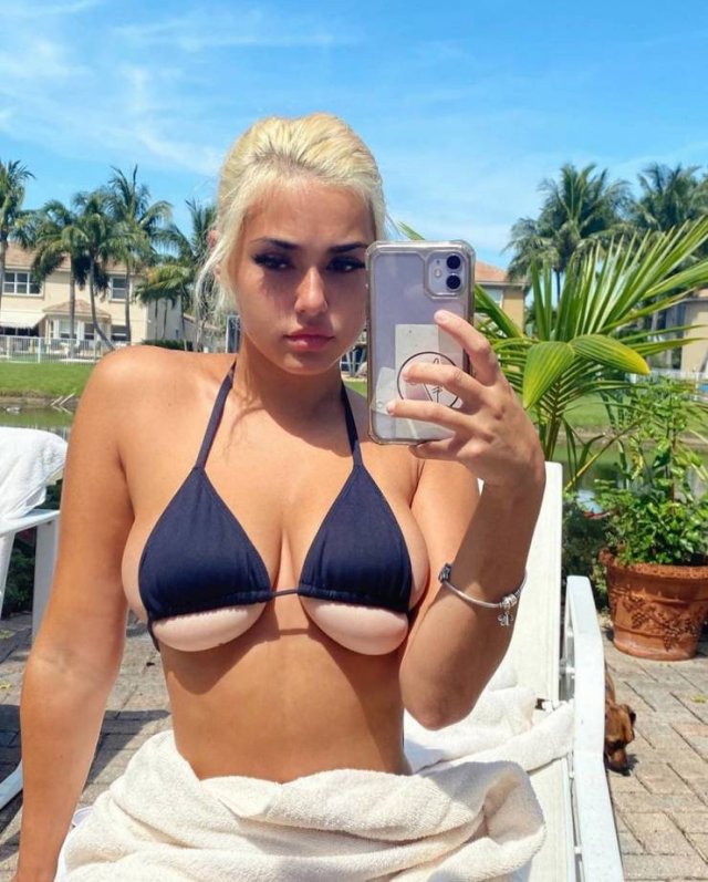Busty Girls (45 pics)