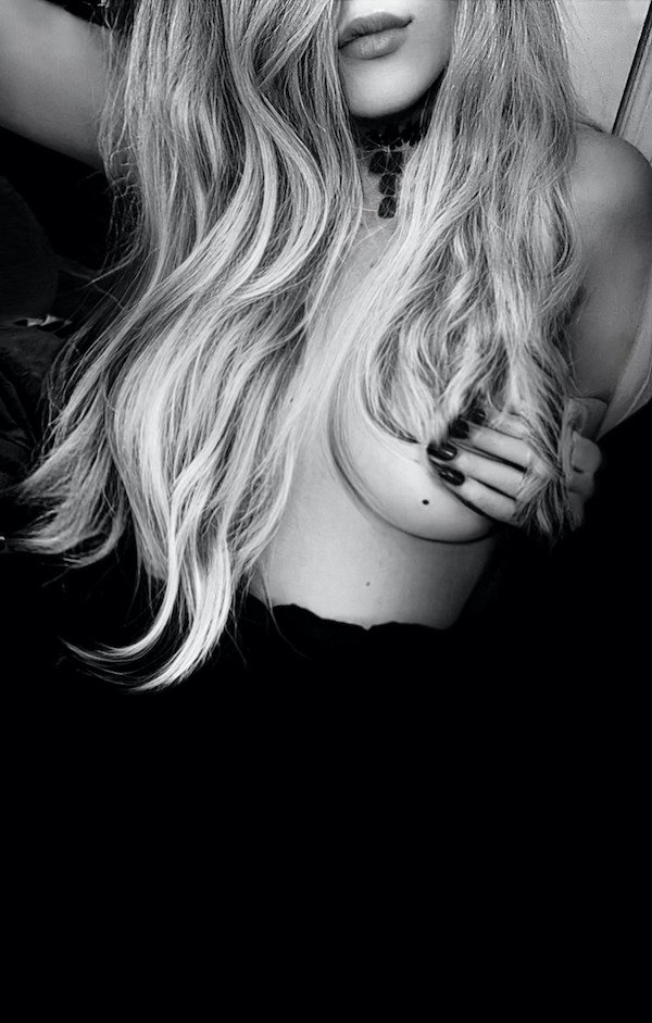 Braless Girls (36 pics)