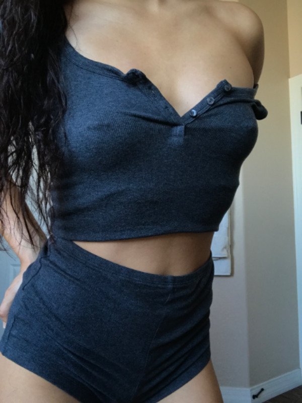 Braless Girls (36 pics)