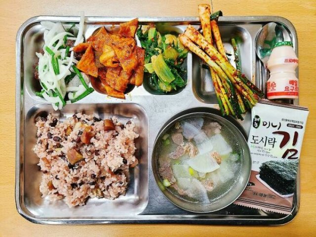 School Lunches In Different Countries (50 pics) School Lunches In Different Countries (50 pics)