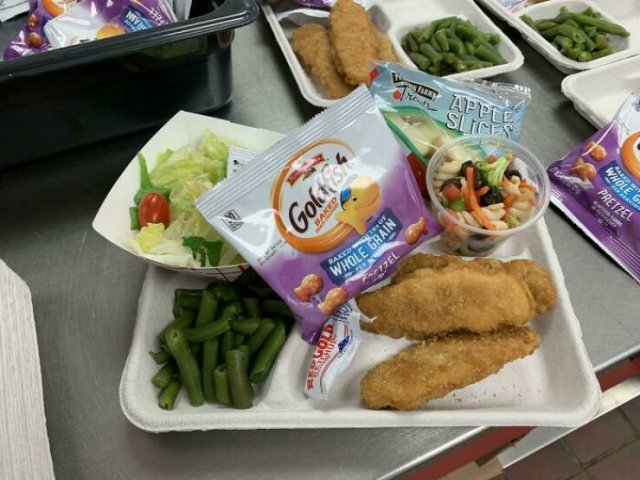 School Lunches In Different Countries (50 pics) School Lunches In Different Countries (50 pics)