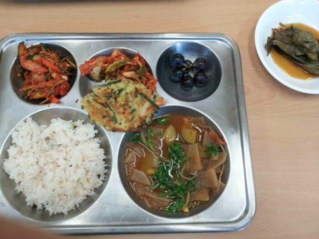 School Lunches In Different Countries (50 pics) School Lunches In Different Countries (50 pics)