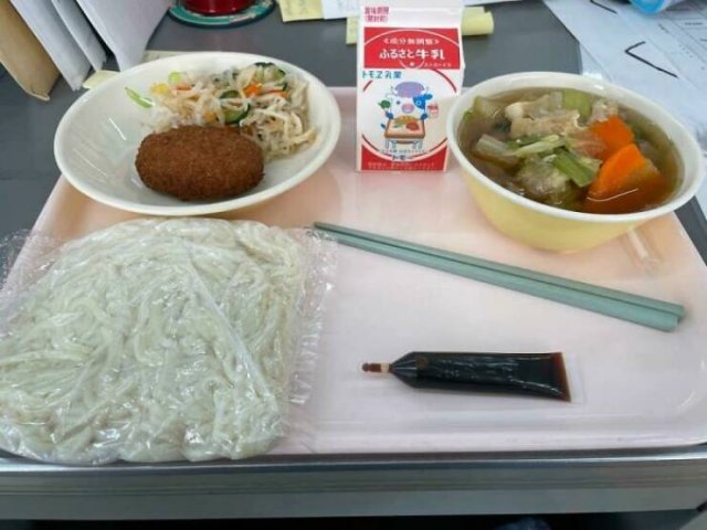 School Lunches In Different Countries (50 pics) School Lunches In Different Countries (50 pics)