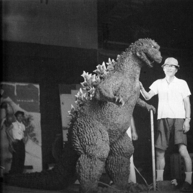 Behind The Scenes Photos From ''Godzilla'' Movies (22 pics)