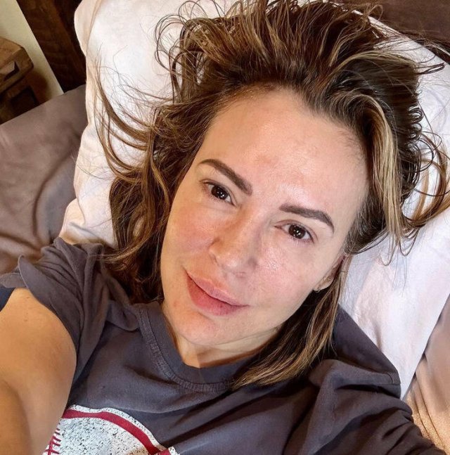Celebrities Without Makeup And Filters (16 pics)