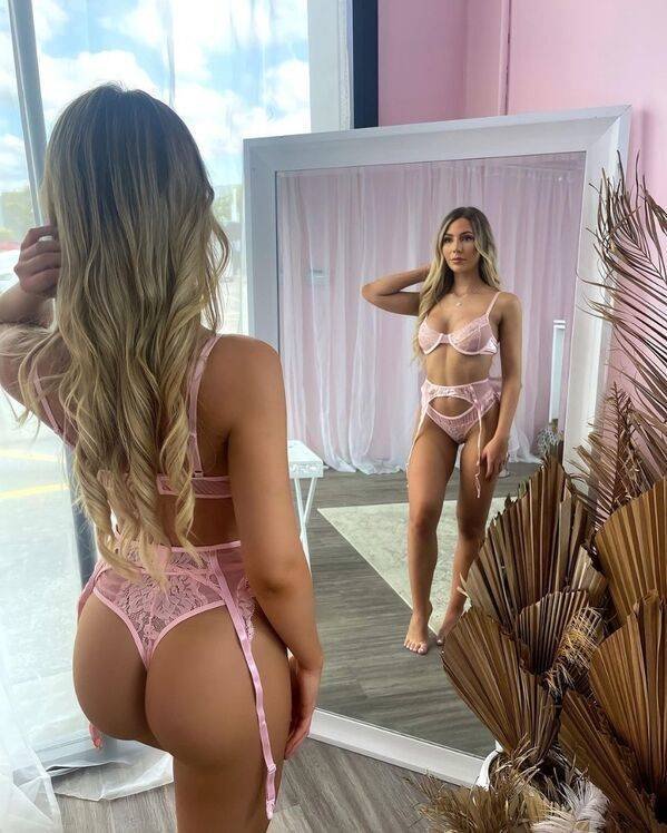 Girls In Lingerie (55 pics)
